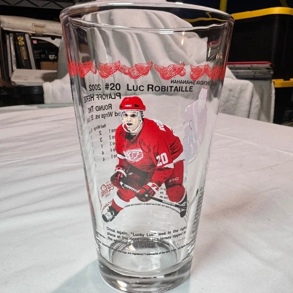 Arbys 2002 Detroit Red Wings Playoff Heroes Shanahan Robitaille Glass 2 of 4